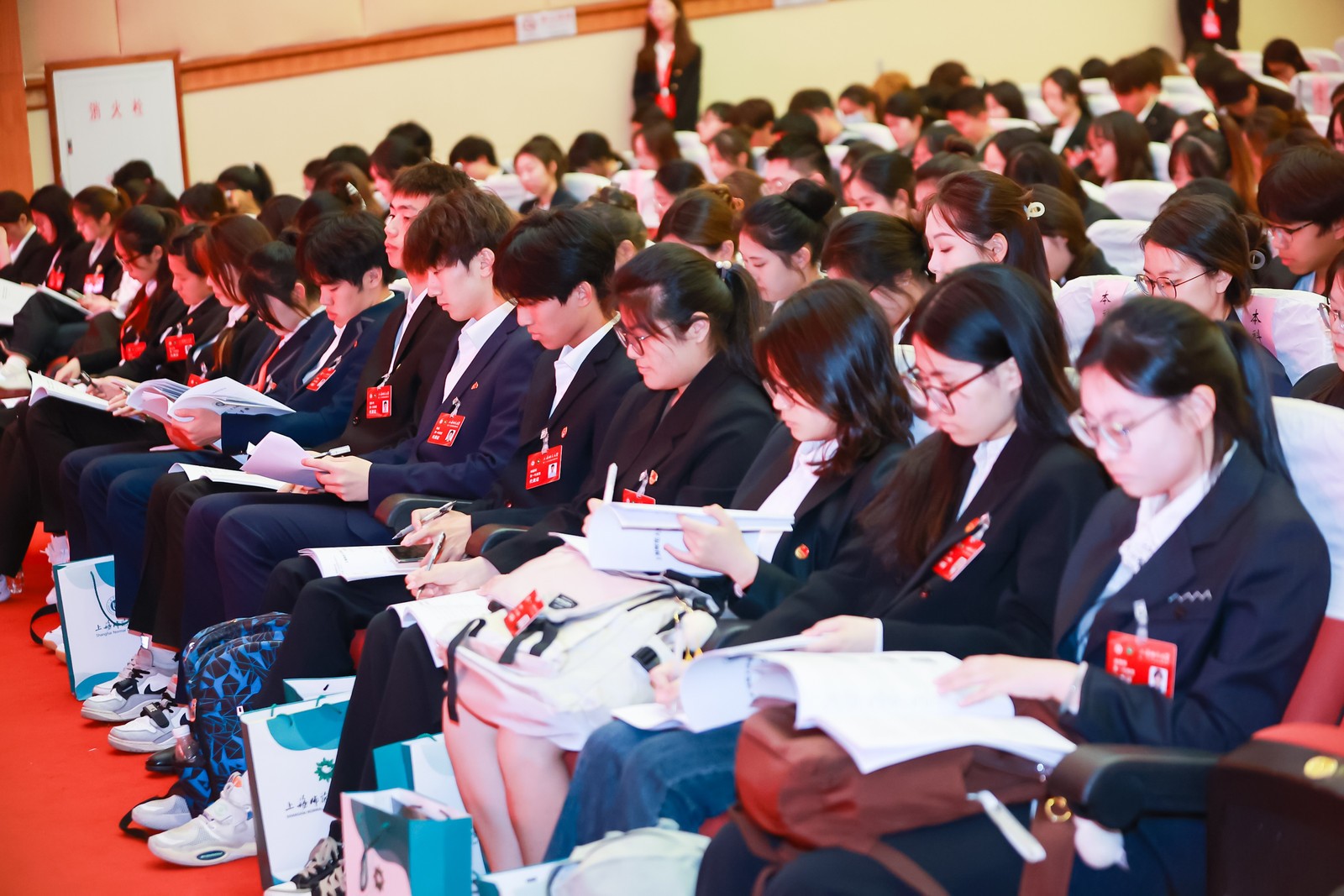9-1（本科）二次全会 台下代表.jpg
